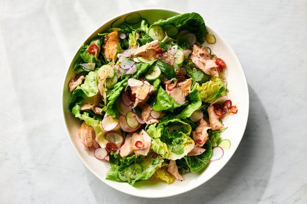 skinny salad under 300 calories with salmon