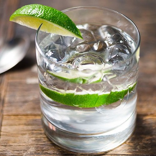 Gin and Tonic as a low calorie cocktail drink