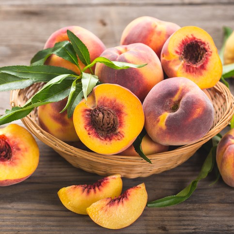 peaches in a bowl as a low calorie fruit